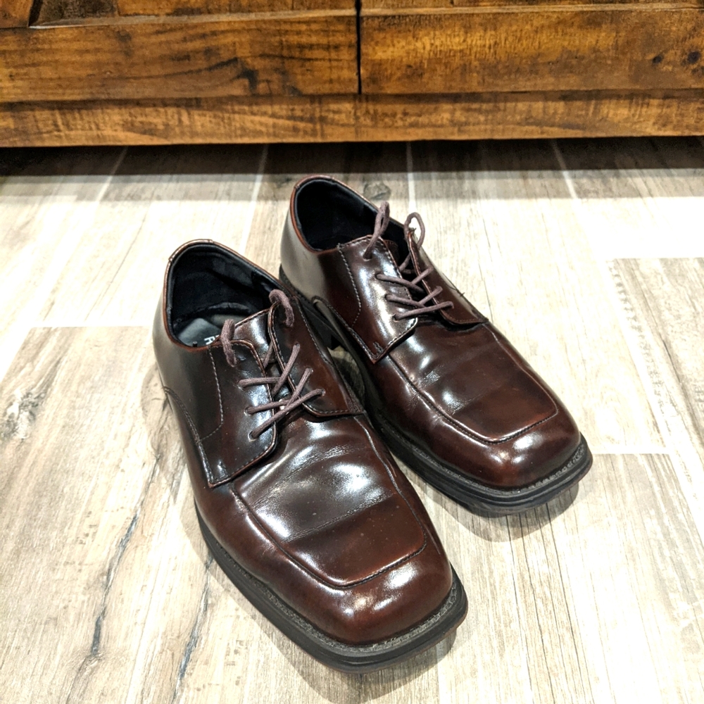 Kenneth Cole Reaction Oxford Leather Square Toed 9 1/2